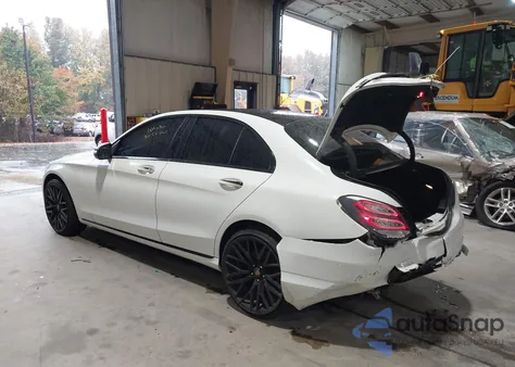2015 Mercedes-Benz C 300 4Matic из США, поврежденный, VIN 55SWF4KB2FU004736